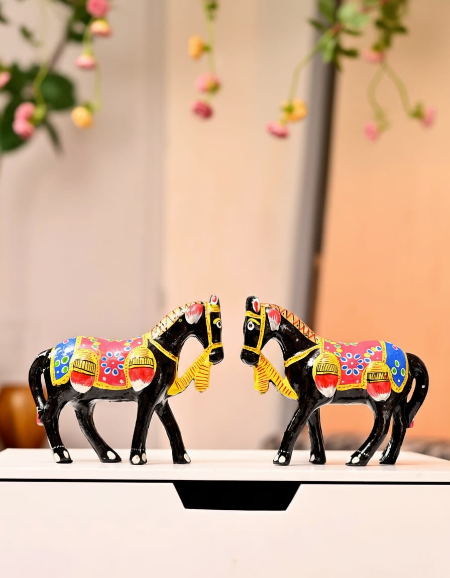 6 inch horse black