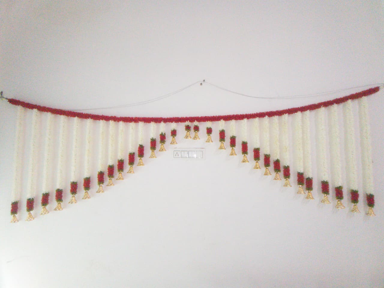 Door hanging toran 