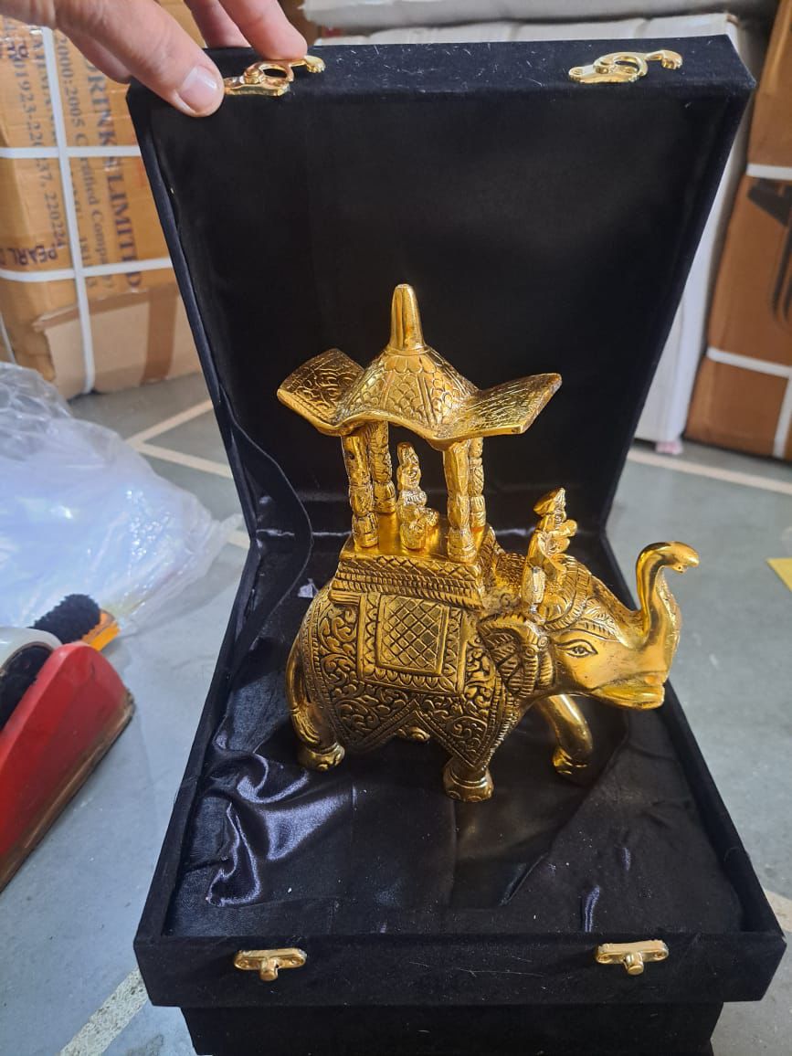 Elephant in gold colour with box